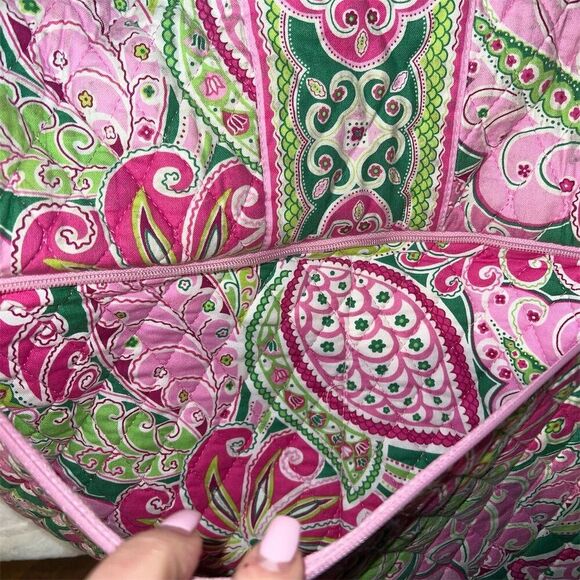 Vera Bradley Pinwheel Pink Cargo Bag Set with Wristlet, lunch bag and Checkbook - Picture 7 of 16